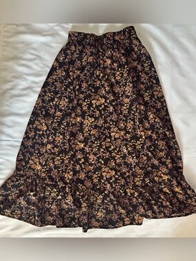 SHEIN All Over Ditsy Floral Print Long Skirt Size Small